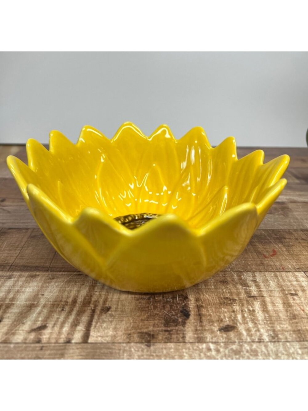 Sunflower Shaped Yellow Ceramic Bowl - Decorative & Functional Dishware